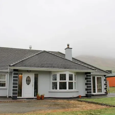 The Marshes - Large Home, Short Drive To