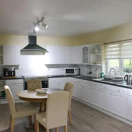 The Marshes - Large Home, Short Drive To