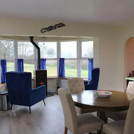 Vakantiehuis The Marshes - Large Home, Short Drive To