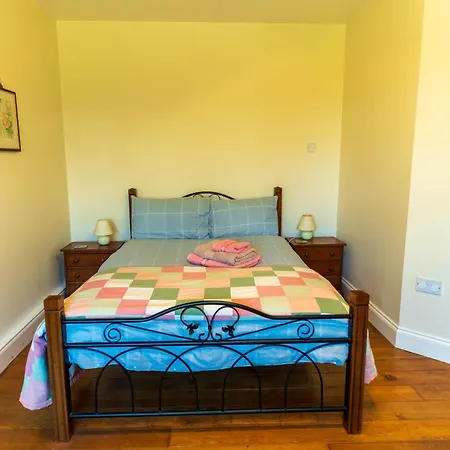 The Marshes - Large Home, Short Drive To