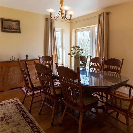 The Marshes - Large Home, Short Drive To