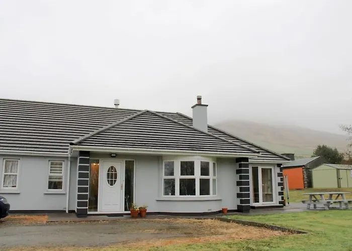 The Marshes - Large Home, Short Drive To