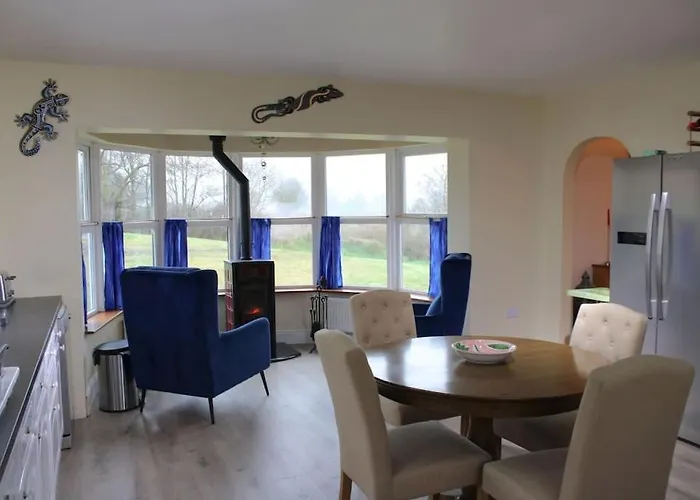 Feriehus The Marshes - Large Home, Short Drive To